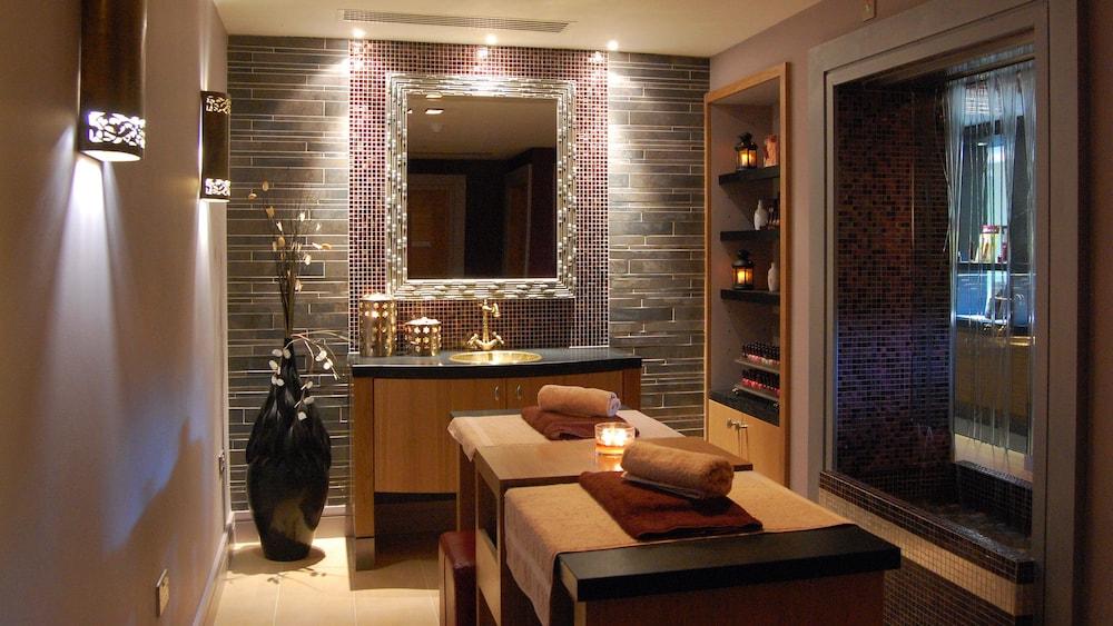 Grosvenor Pulford Hotel & Spa Экстерьер фото