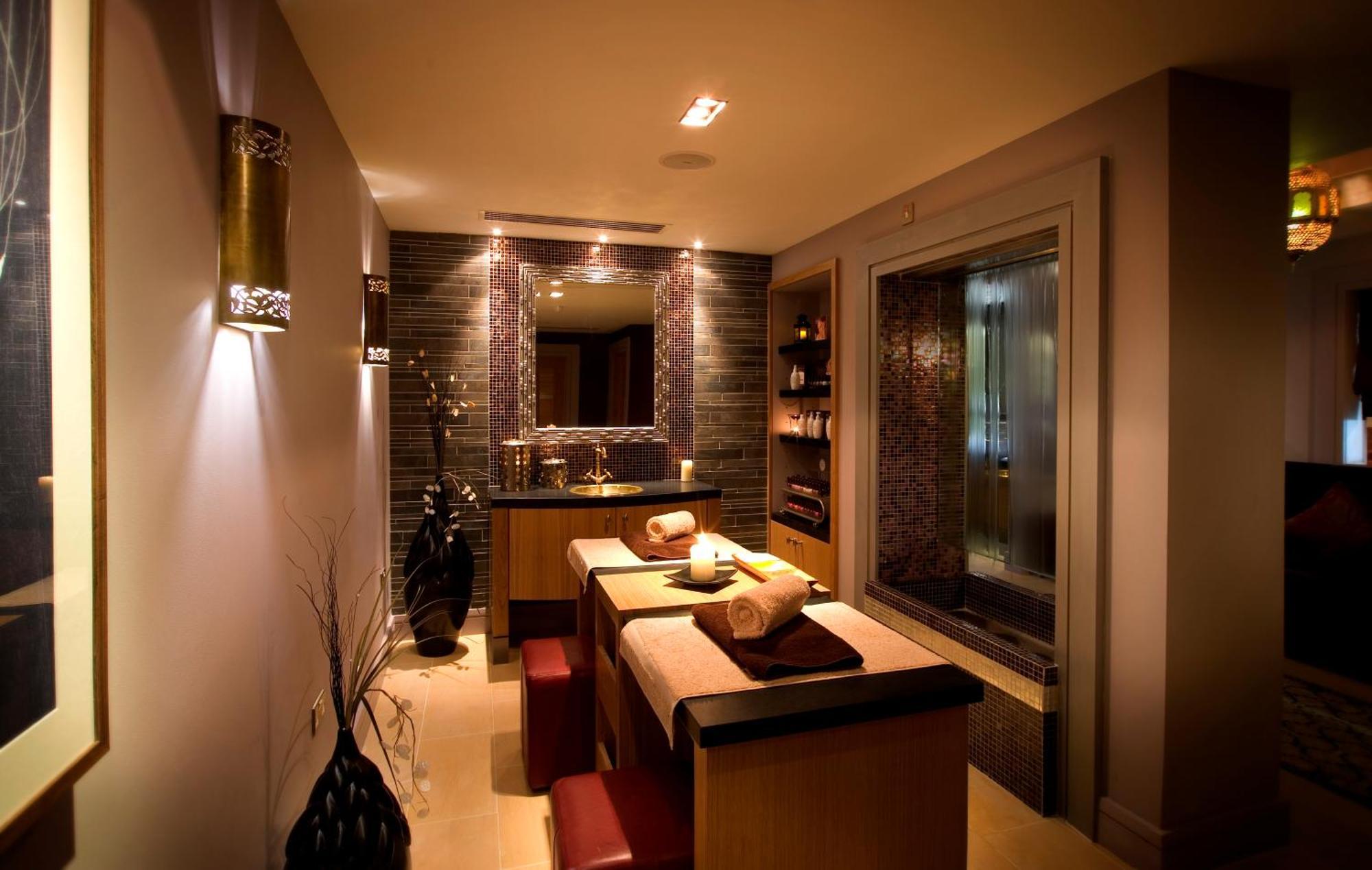 Grosvenor Pulford Hotel & Spa Экстерьер фото